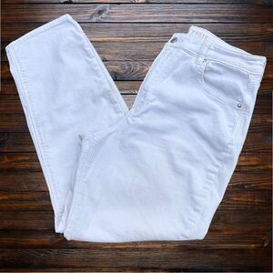 American Eagle Woman’s White Stretch Straight Leg Jeans